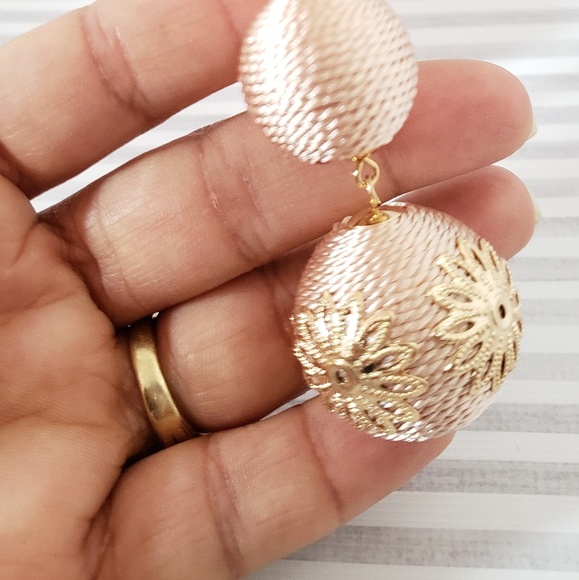 Beige bon bon earrings, beaded balls earrings, - Picture 3 of 5